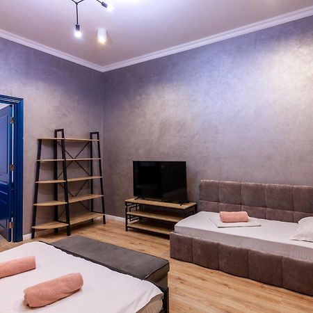 Leogrand Three Bedrooms Vip Apartments On Kniazia Romana 12 ลวีฟ ภายนอก รูปภาพ