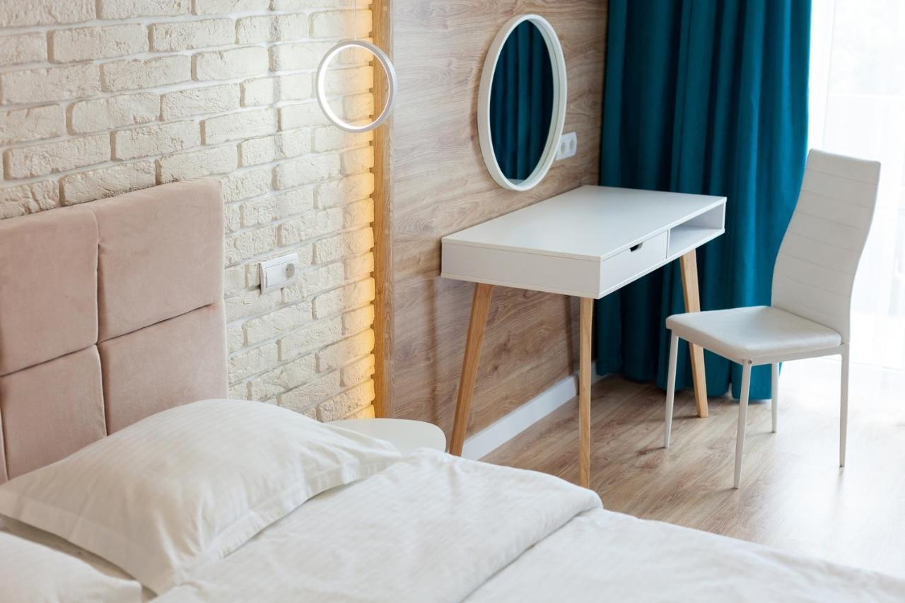 Leogrand Three Bedrooms Vip Apartments On Kniazia Romana 12 ลวีฟ ภายนอก รูปภาพ