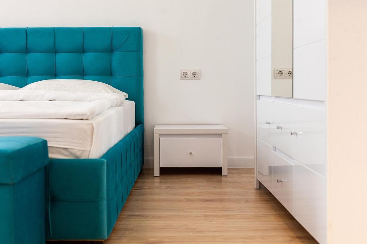 Leogrand Three Bedrooms Vip Apartments On Kniazia Romana 12 ลวีฟ ภายนอก รูปภาพ