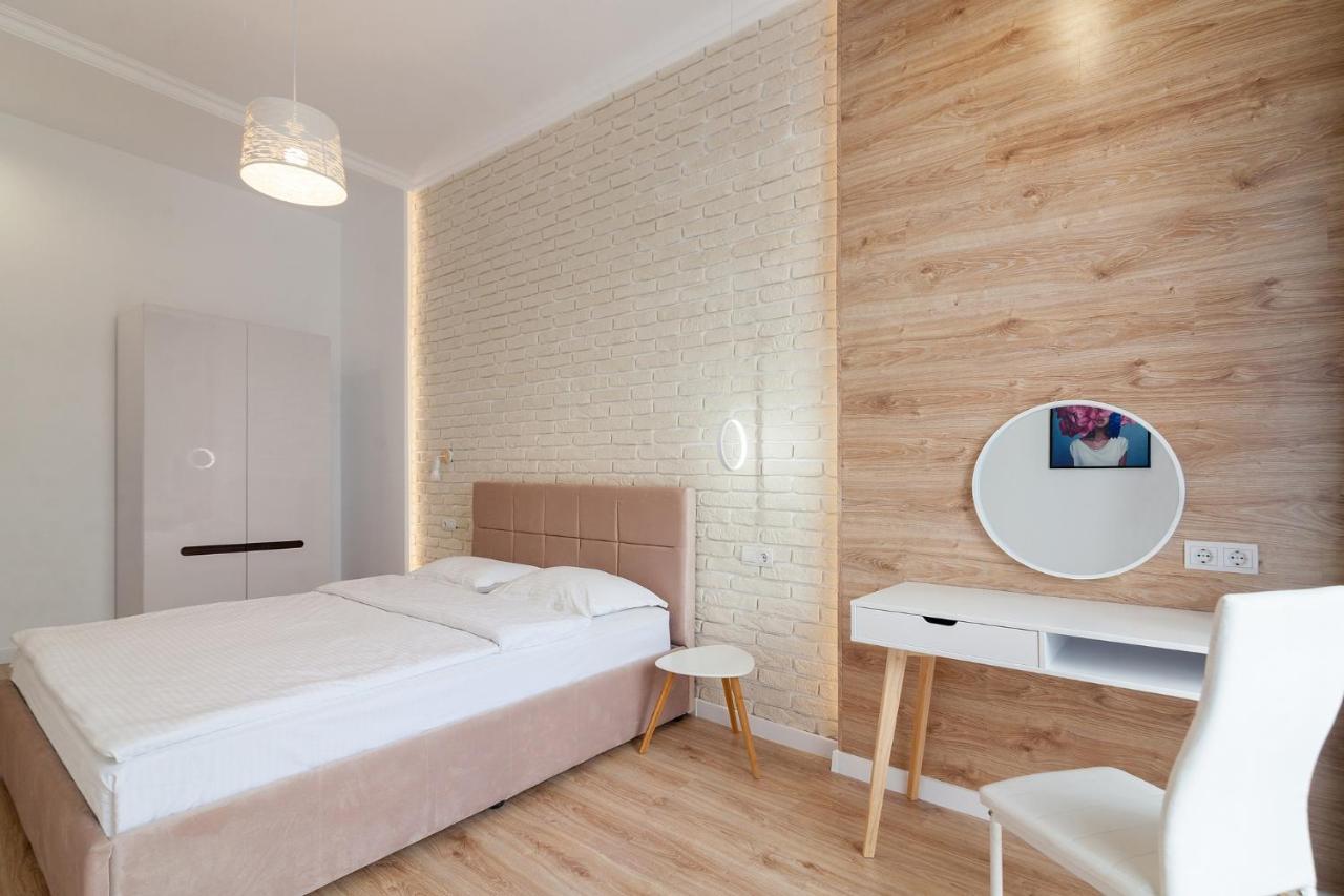Leogrand Three Bedrooms Vip Apartments On Kniazia Romana 12 ลวีฟ ภายนอก รูปภาพ