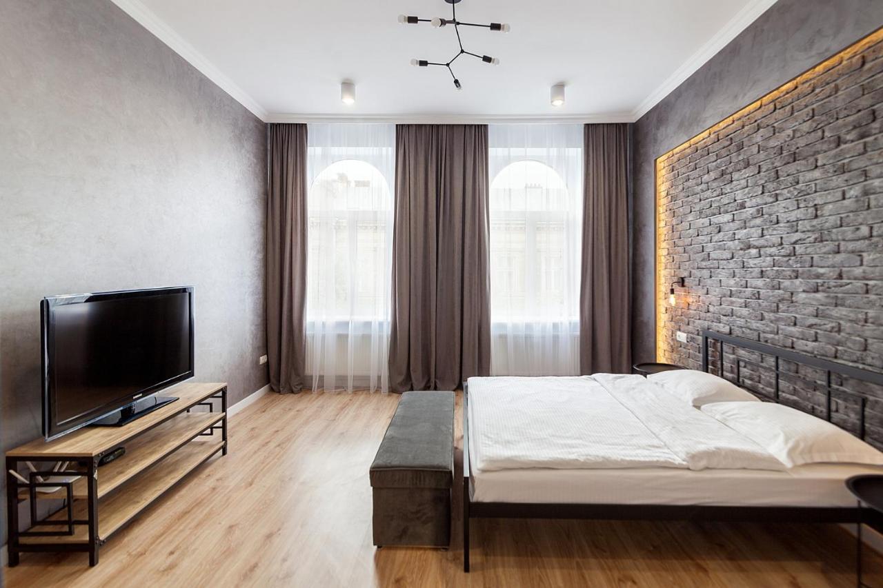 Leogrand Three Bedrooms Vip Apartments On Kniazia Romana 12 ลวีฟ ภายนอก รูปภาพ