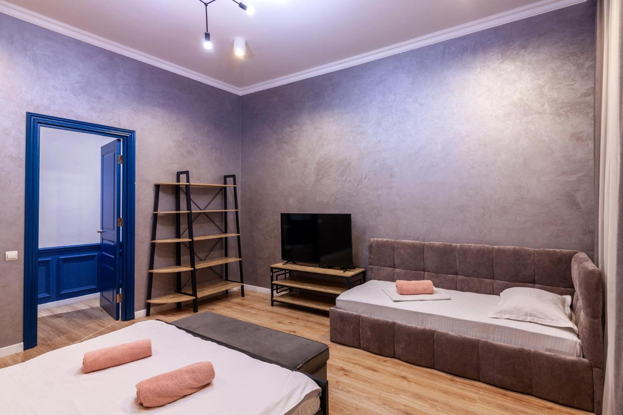 Leogrand Three Bedrooms Vip Apartments On Kniazia Romana 12 ลวีฟ ภายนอก รูปภาพ