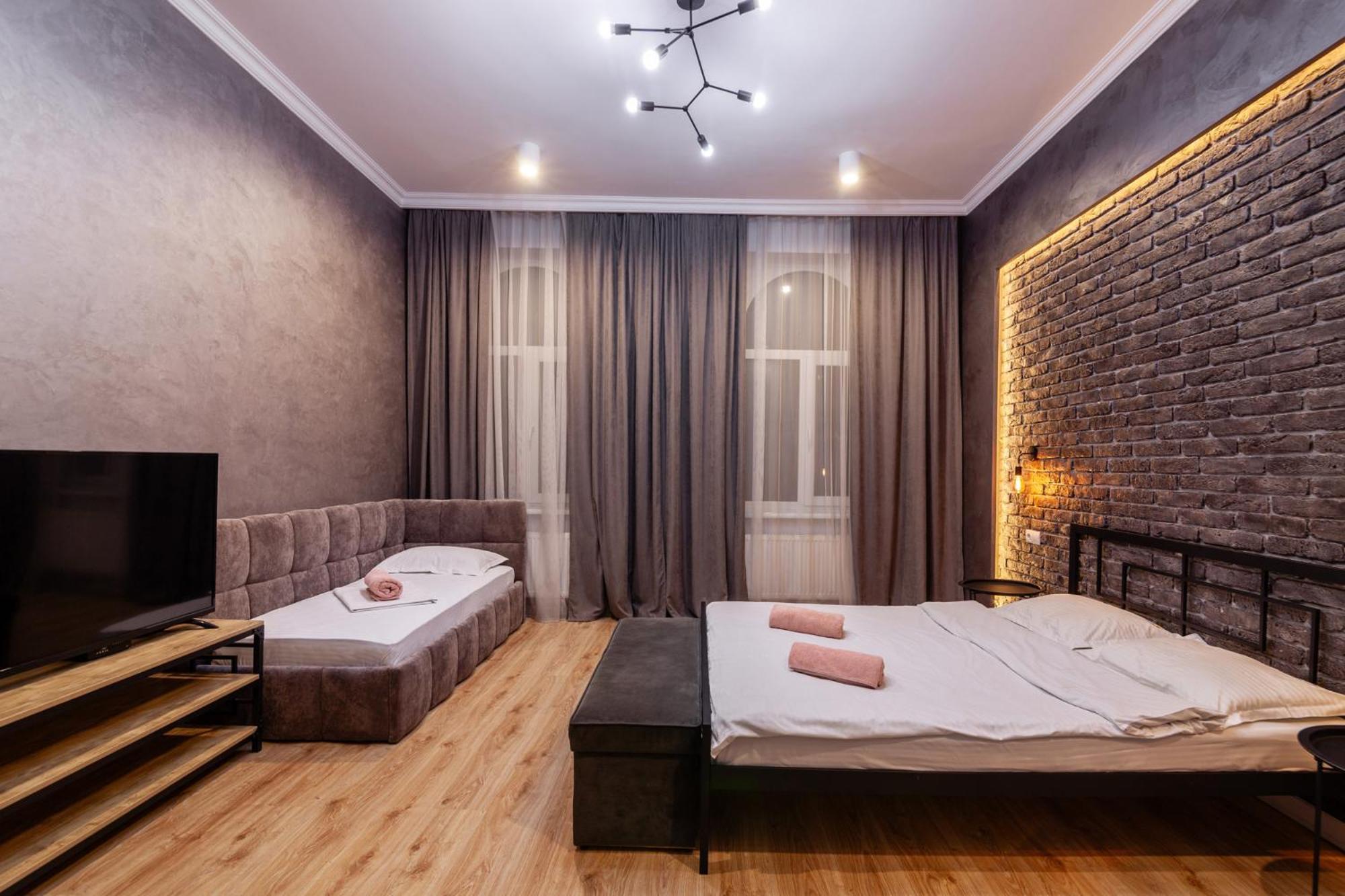 Leogrand Three Bedrooms Vip Apartments On Kniazia Romana 12 ลวีฟ ภายนอก รูปภาพ